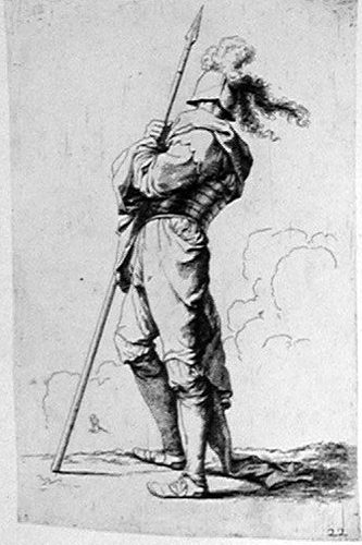 Ein Soldat, seine Lanze mit beiden Händen haltend